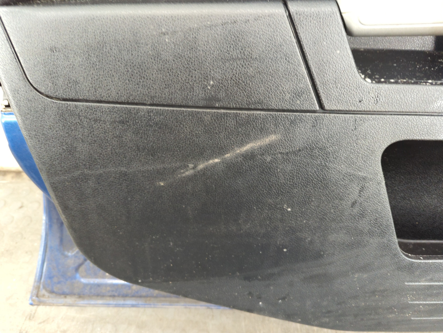 Дверь передняя левая