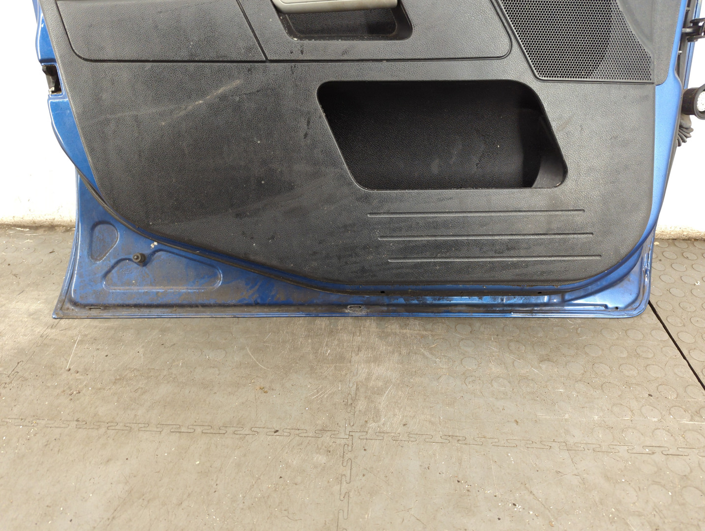 Дверь передняя левая