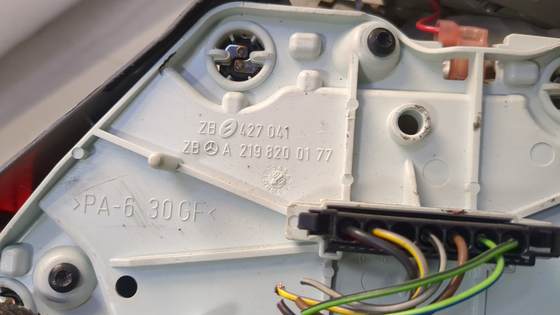 Фонарь задний левый