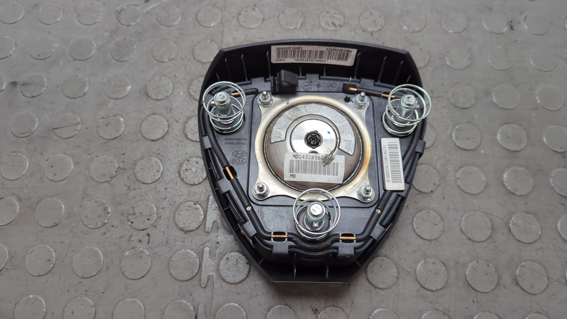 Подушка безопасности в рулевое колесо