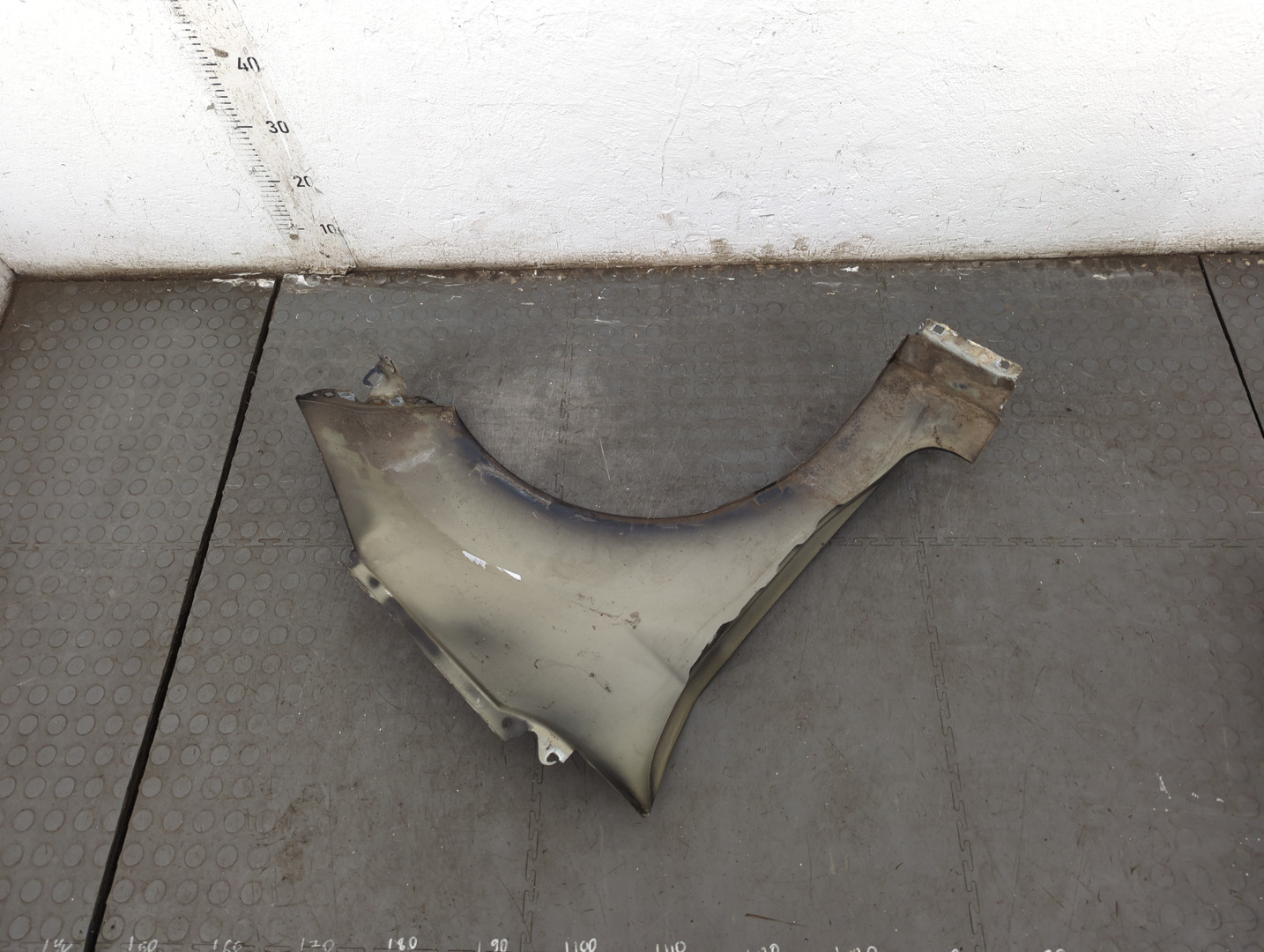 Крыло переднее левое