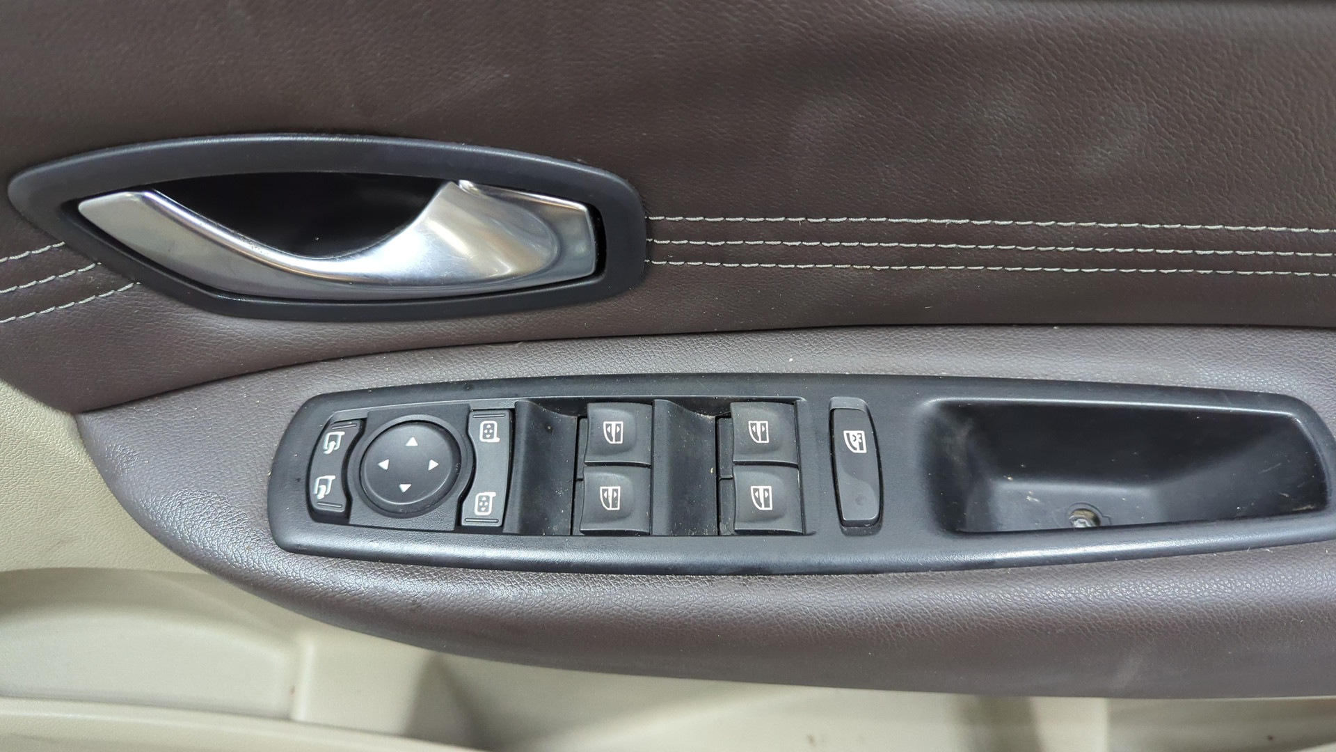 Дверь передняя правая