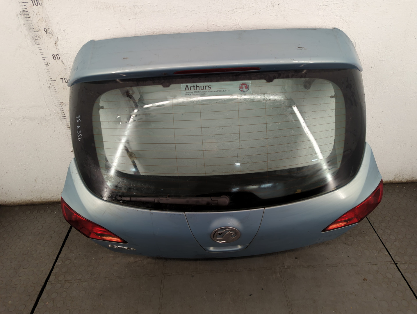 Дверь багажника