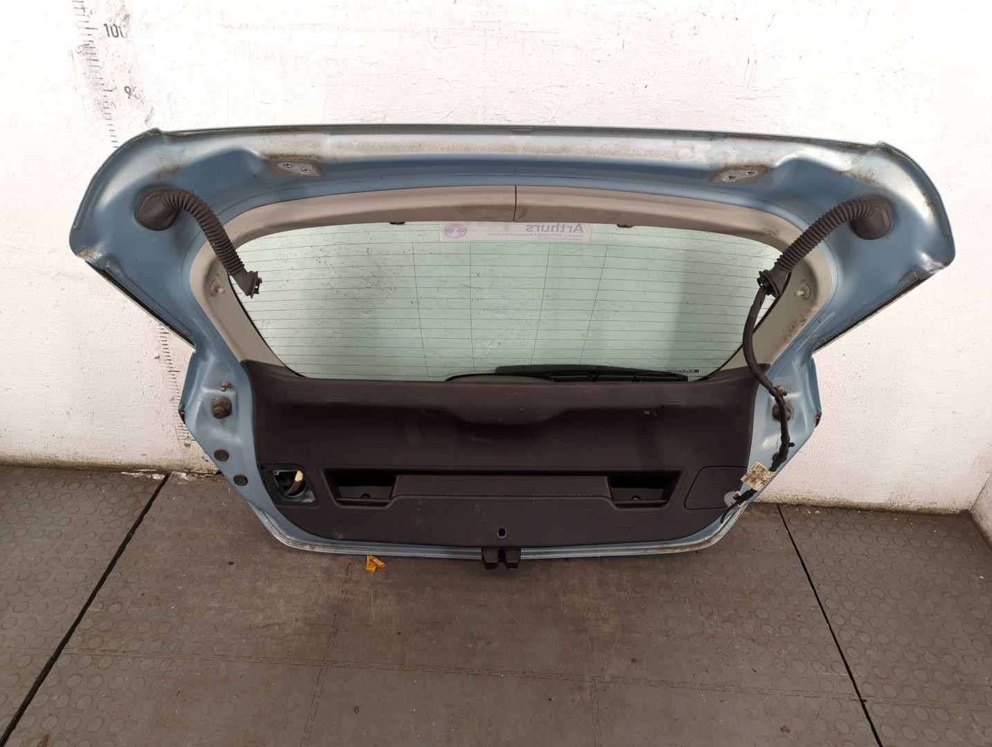 Дверь багажника