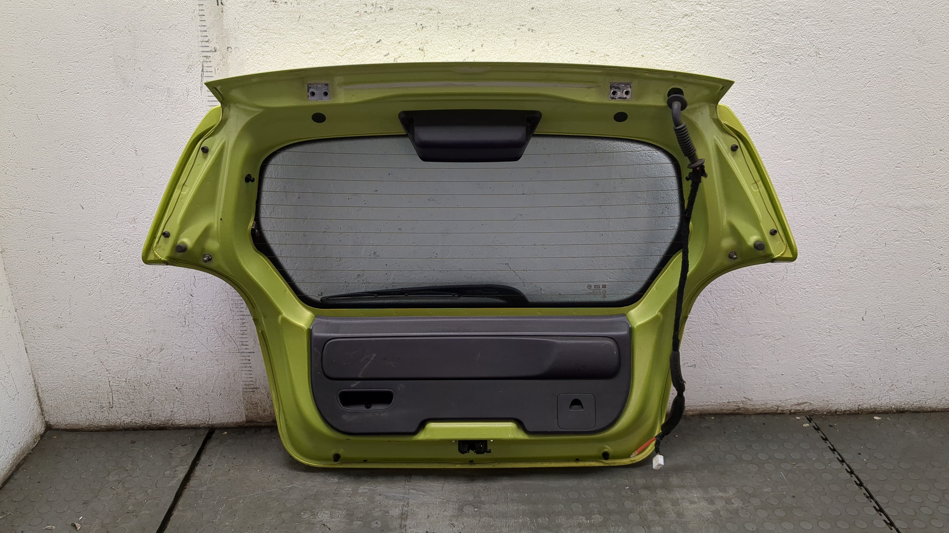 Дверь багажника