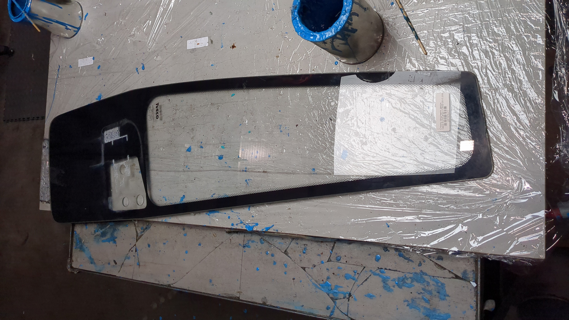 Стекло двери передней левой (форточка)