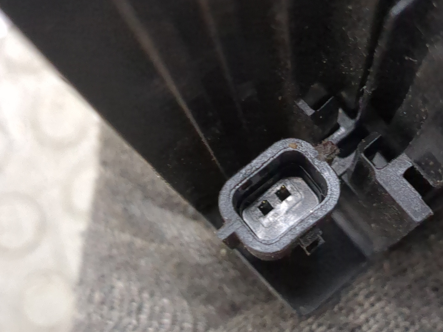Замок двери задней левой