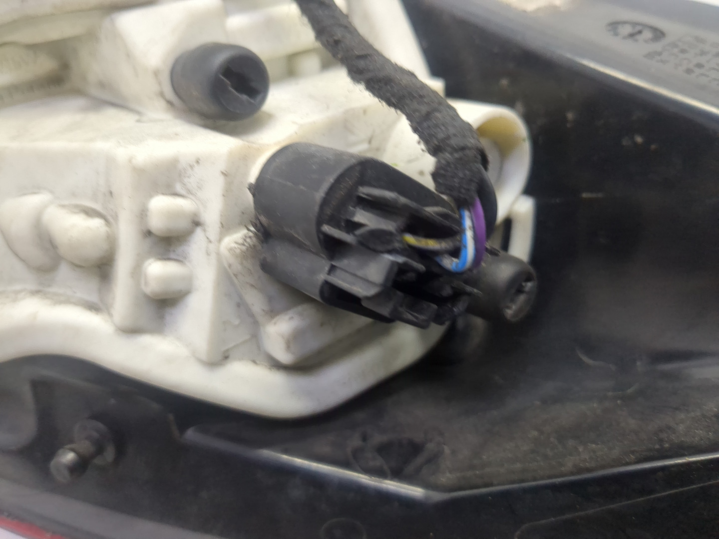 Фонарь задний левый