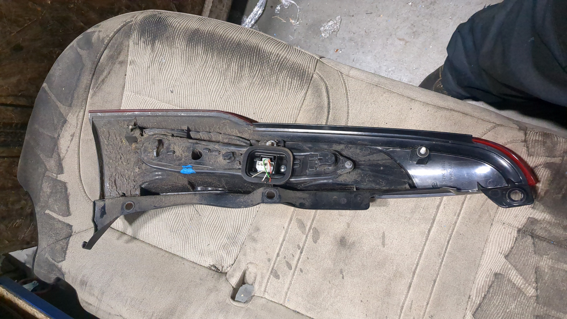 Фонарь задний правый