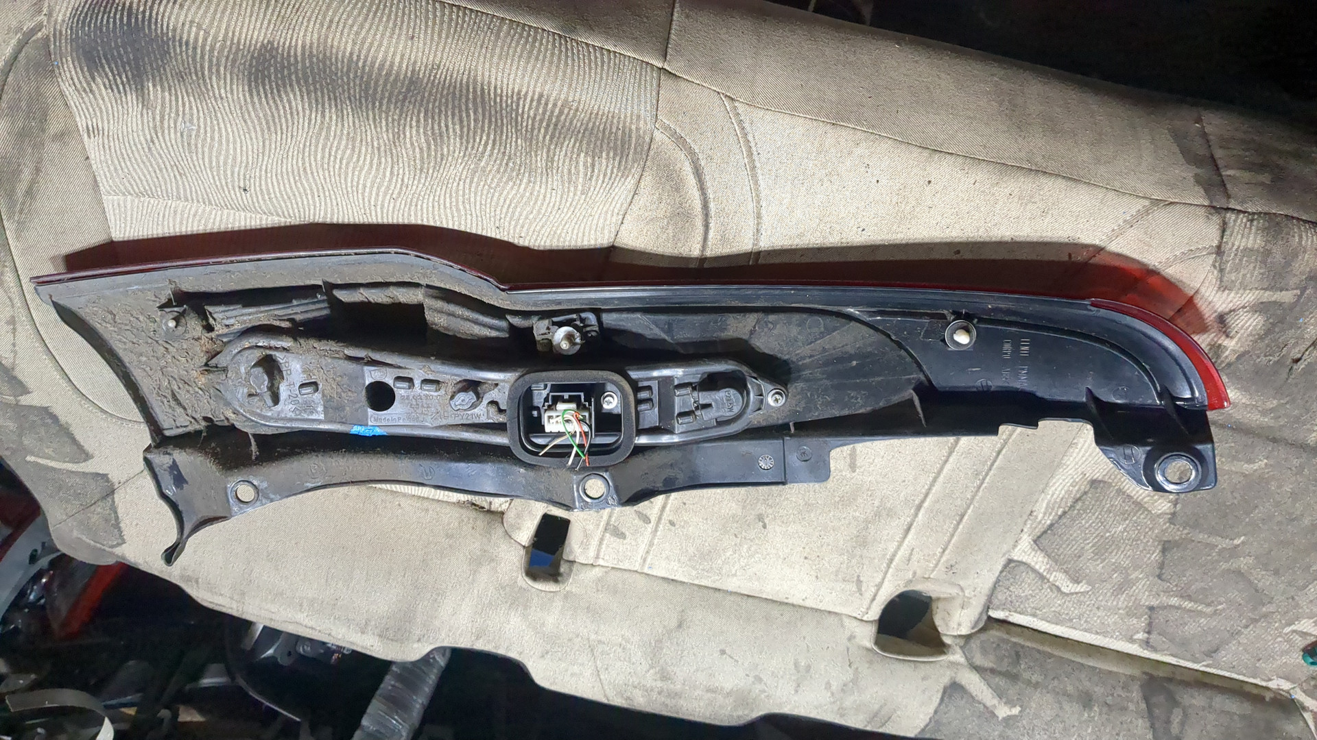 Фонарь задний правый