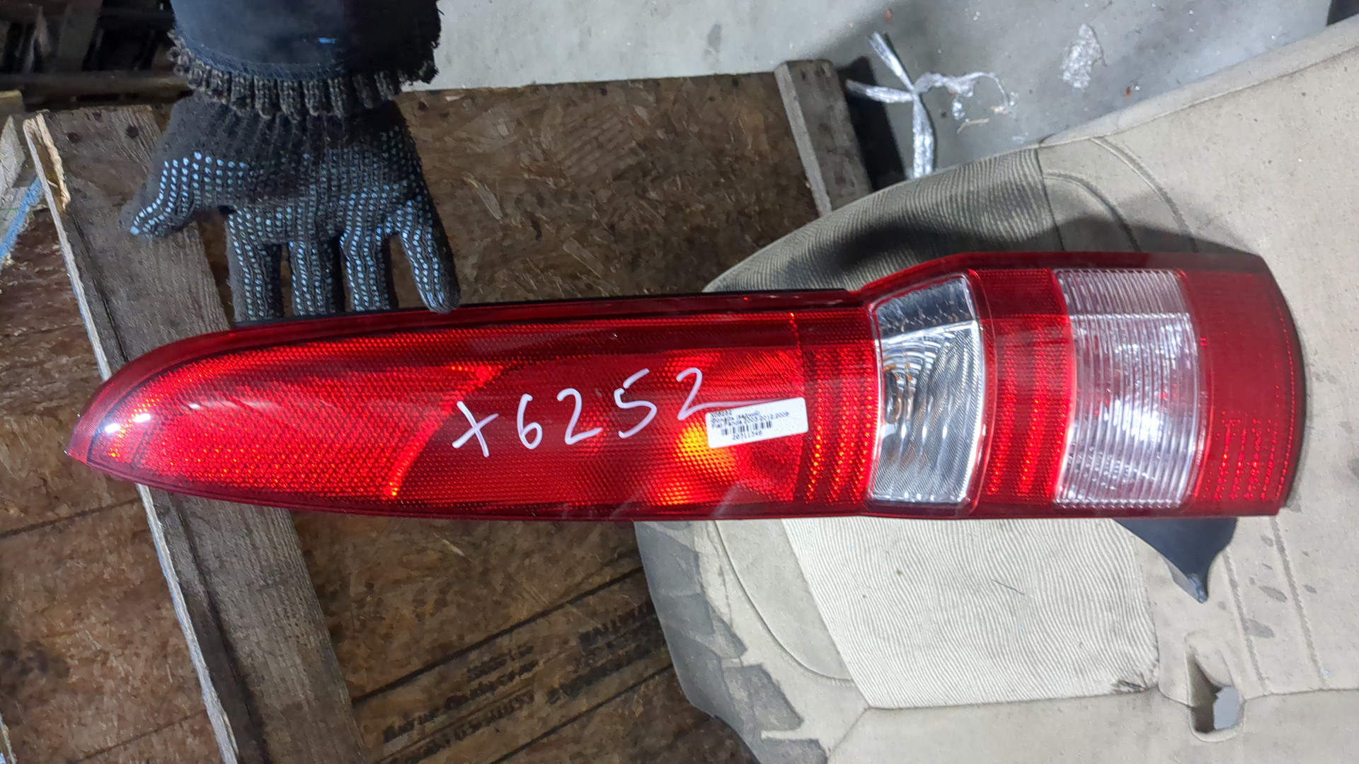 Фонарь задний правый