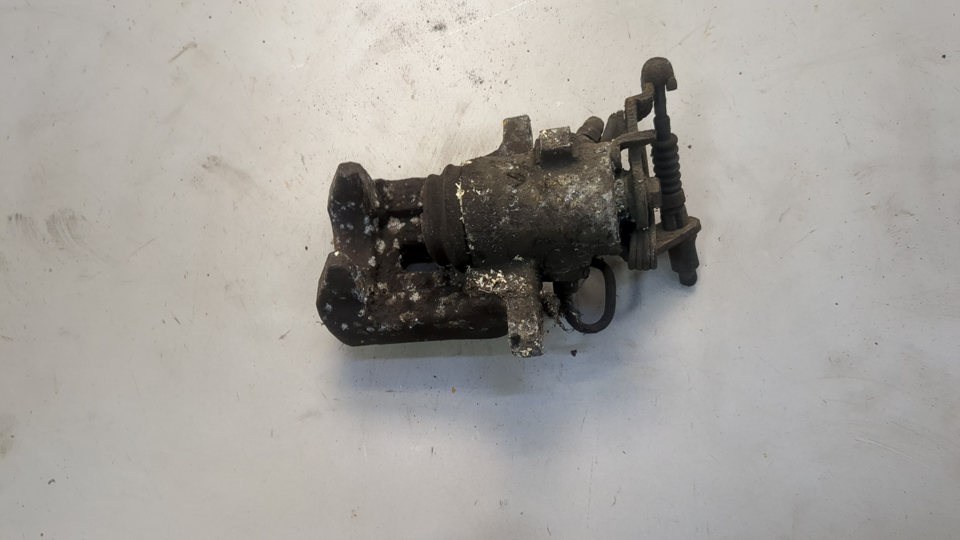 Суппорт задний левый