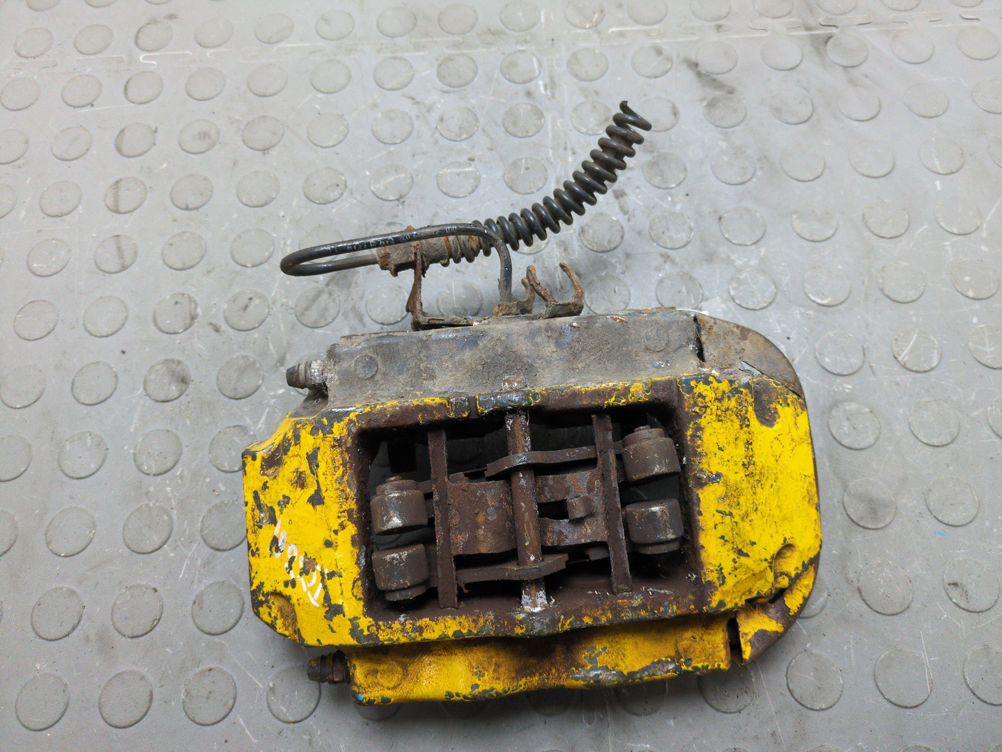 Суппорт задний правый