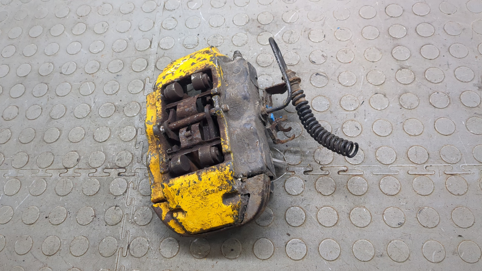 Суппорт задний правый