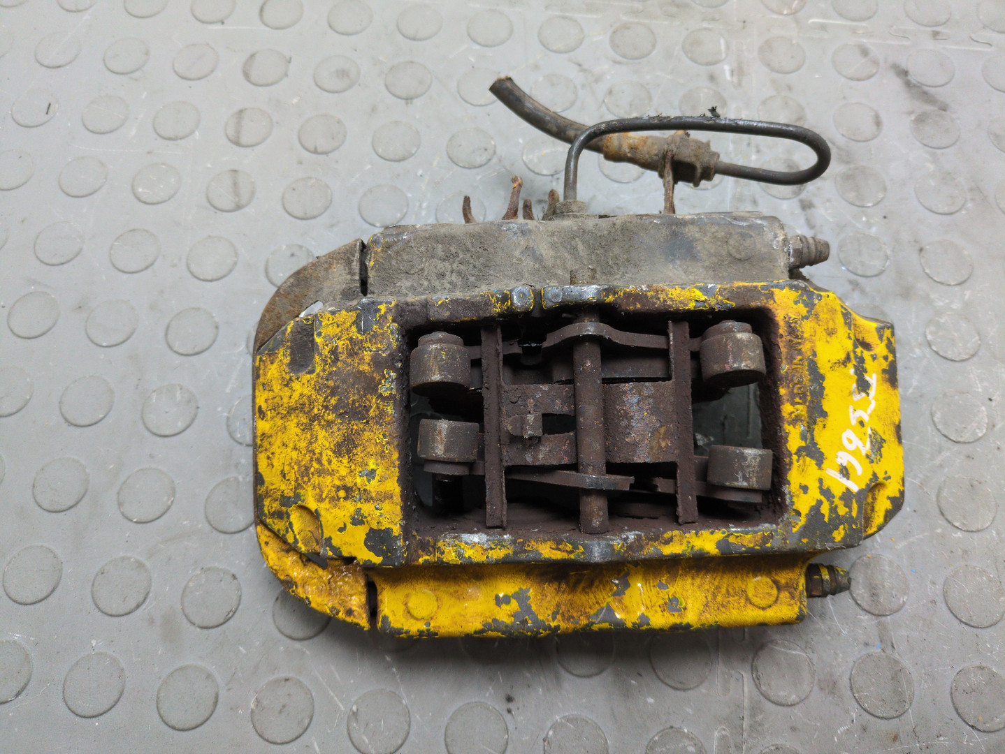 Суппорт задний левый