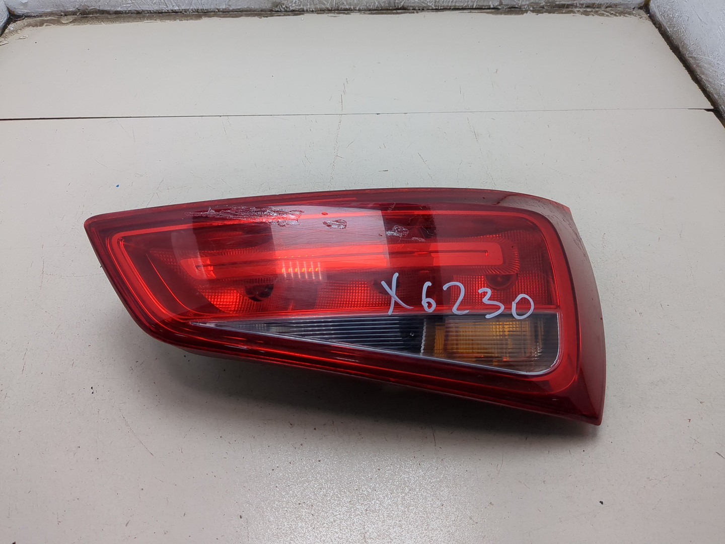 Фонарь задний внутренний правый