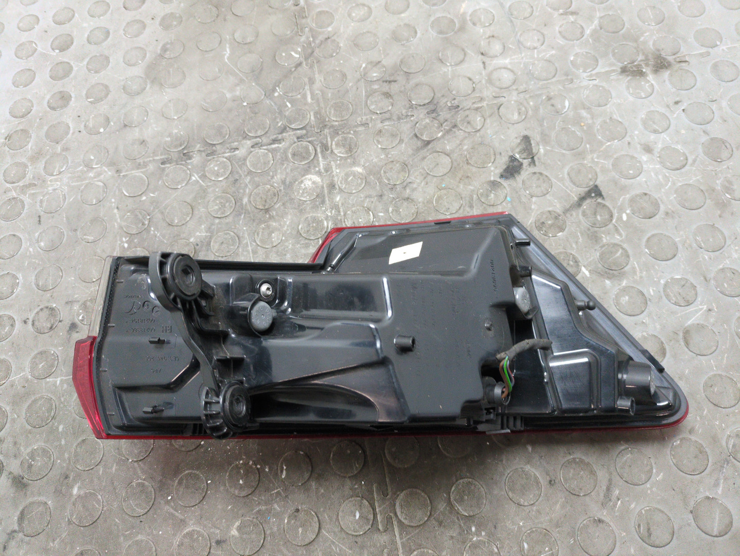 Фонарь задний правый