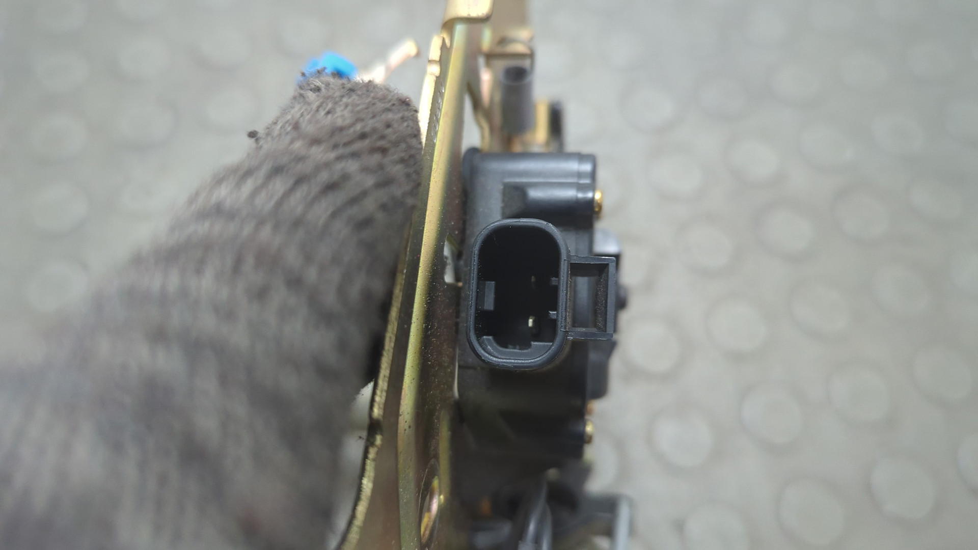 Замок бокового стекла