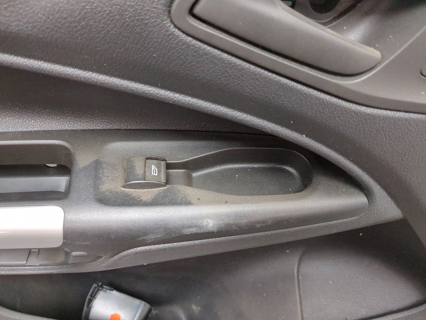 Обшивка двери передней левой