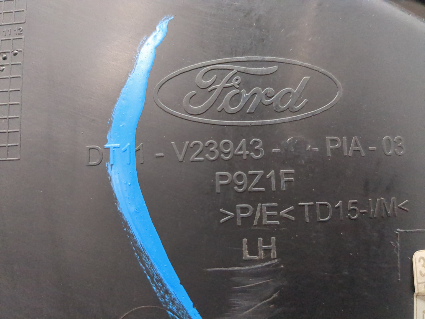 Обшивка двери передней левой