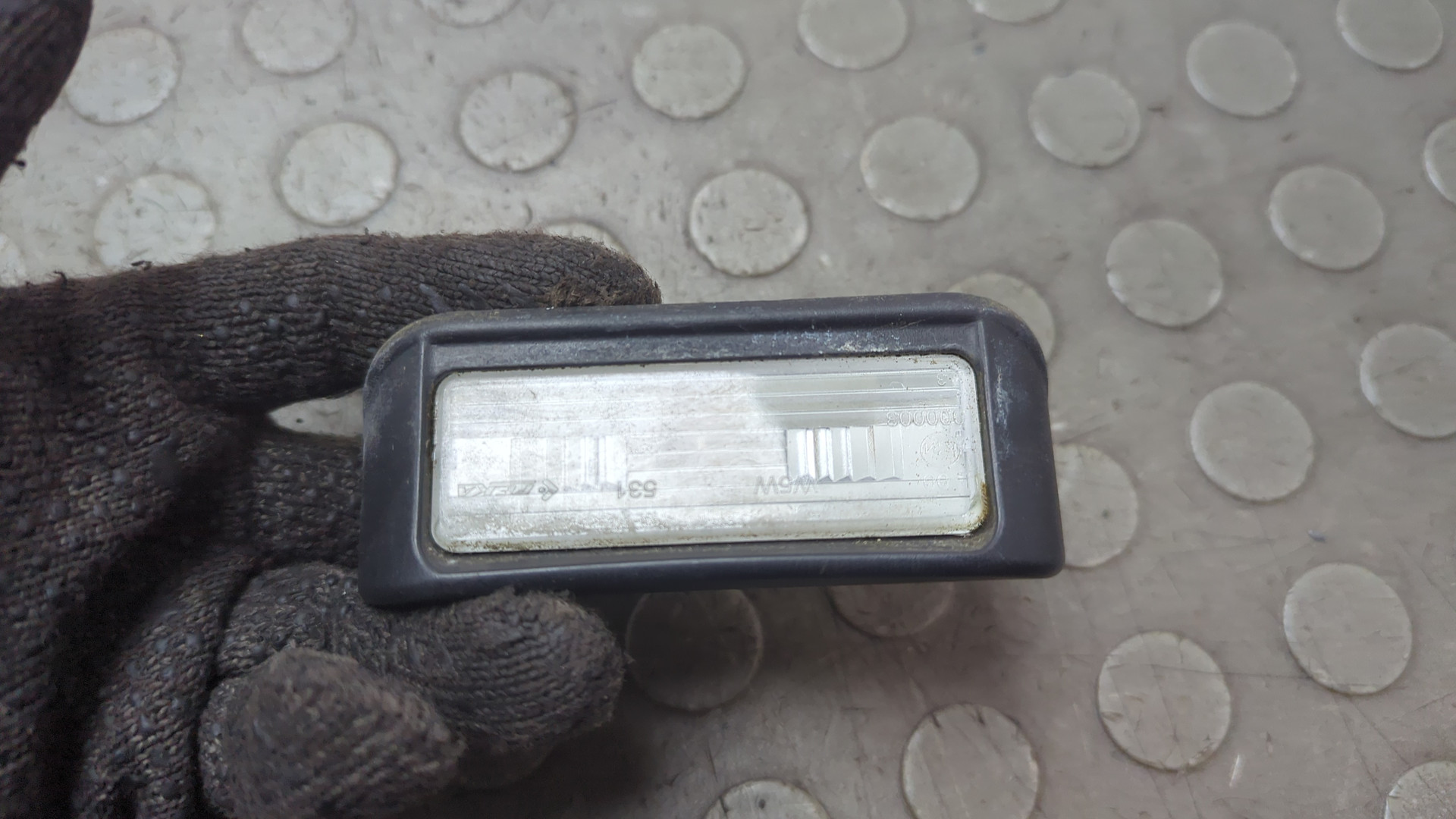 Фонарь подсветки номера