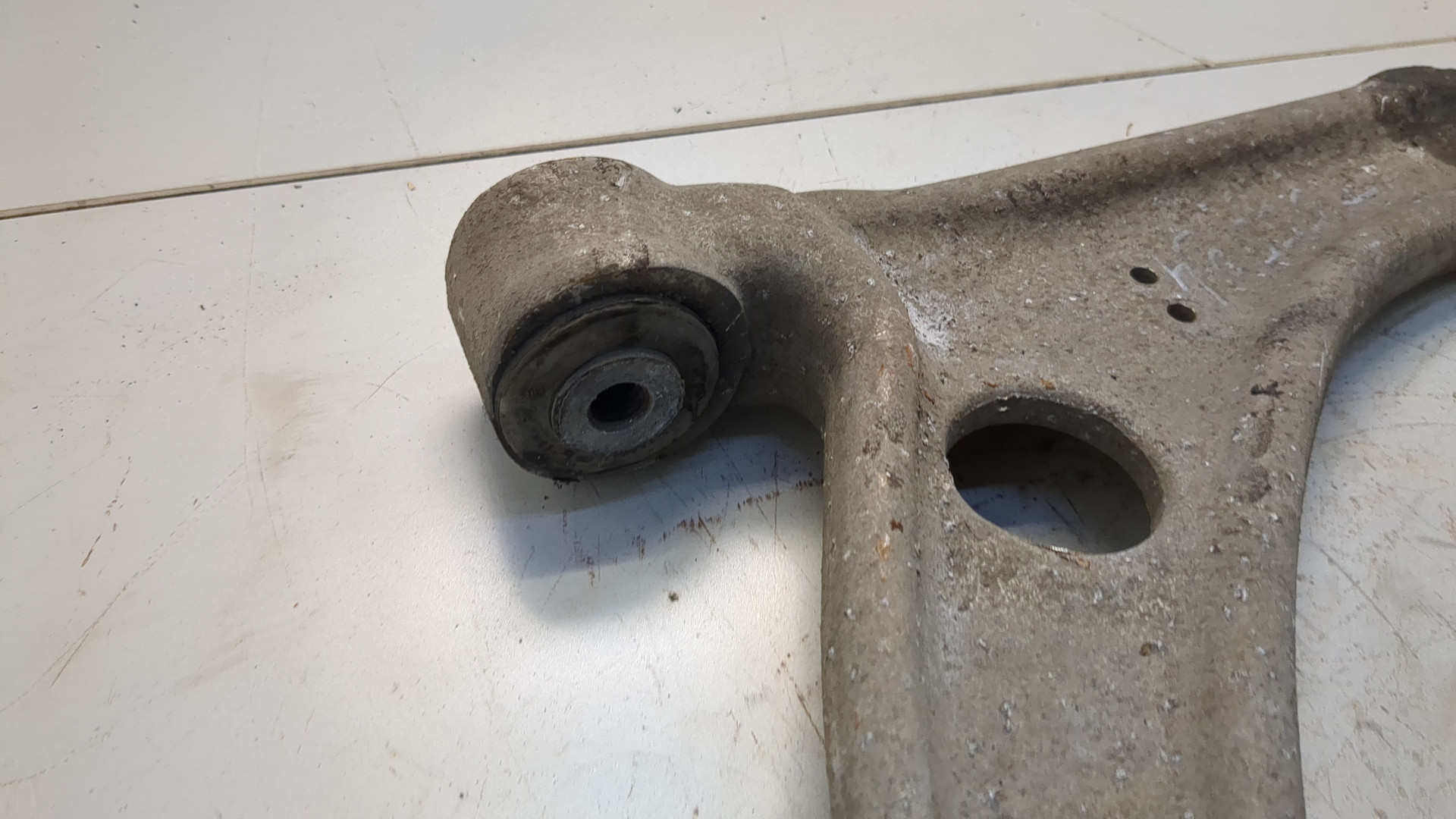 Рычаг передний