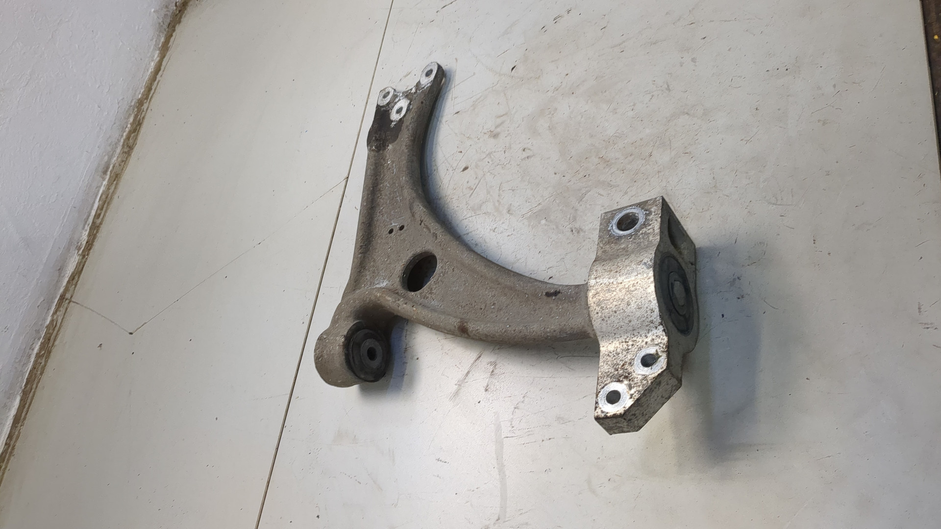 Рычаг передний