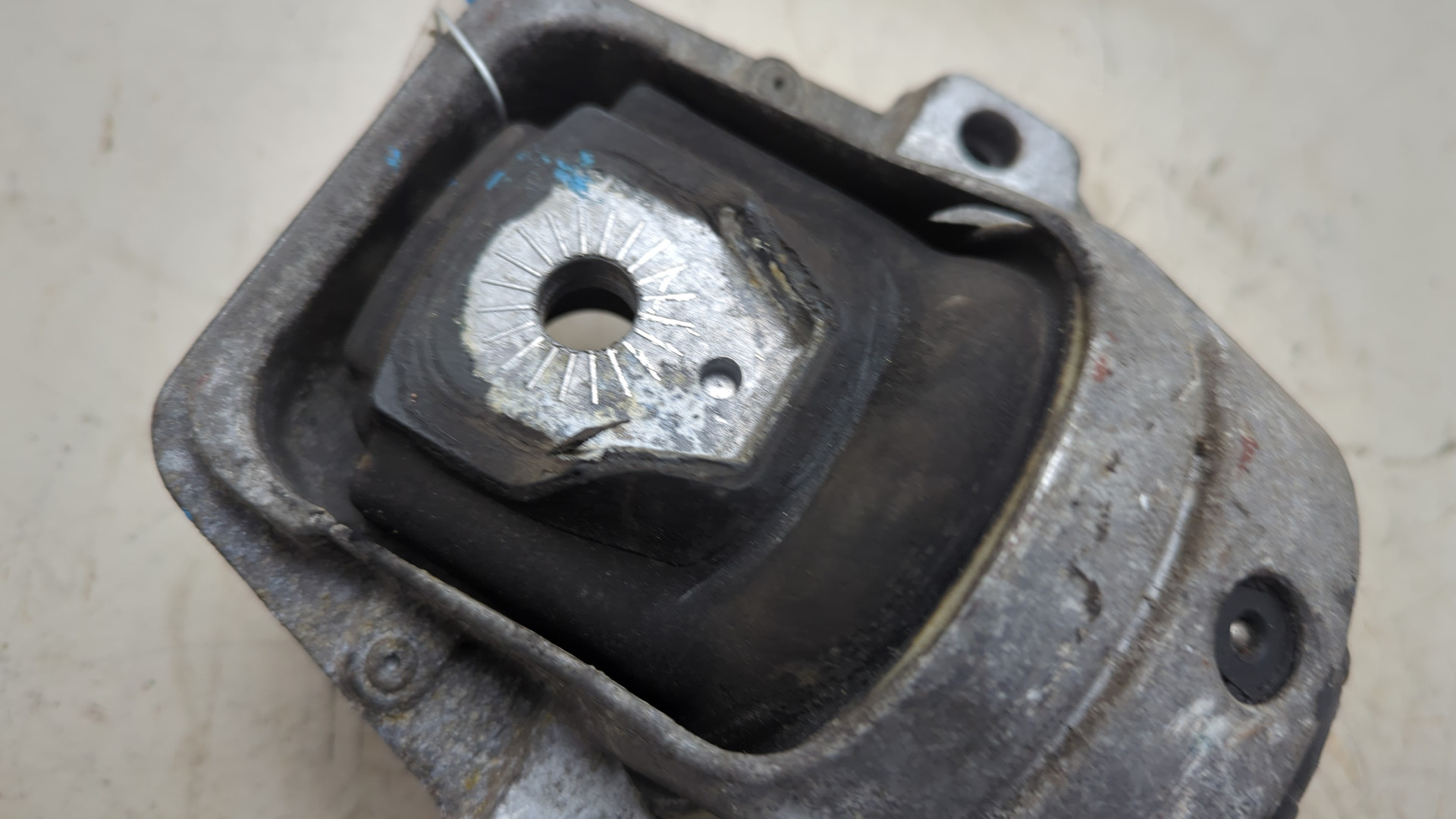 Опора двигателя