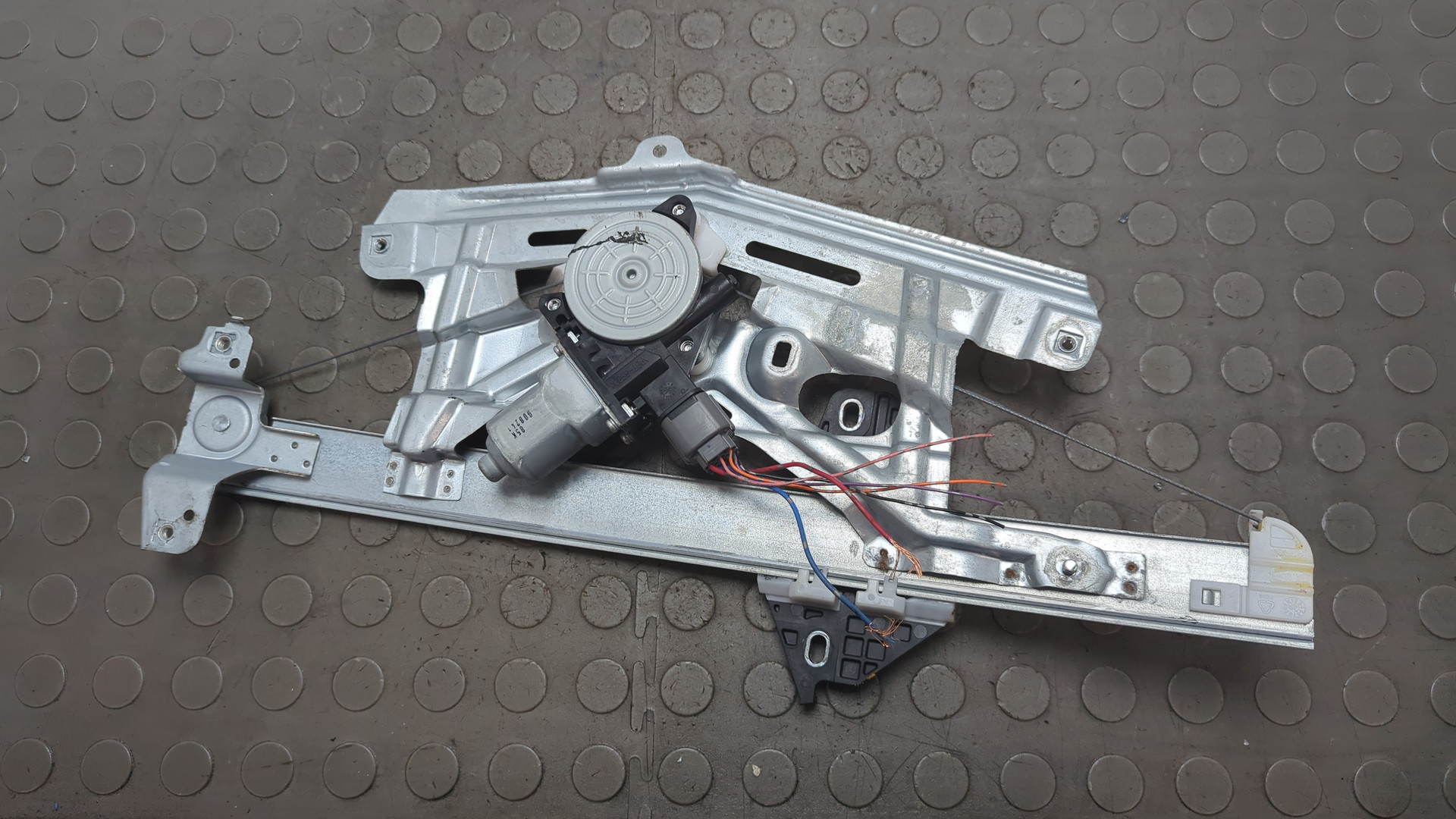 Стеклоподъемник электр. передний левый