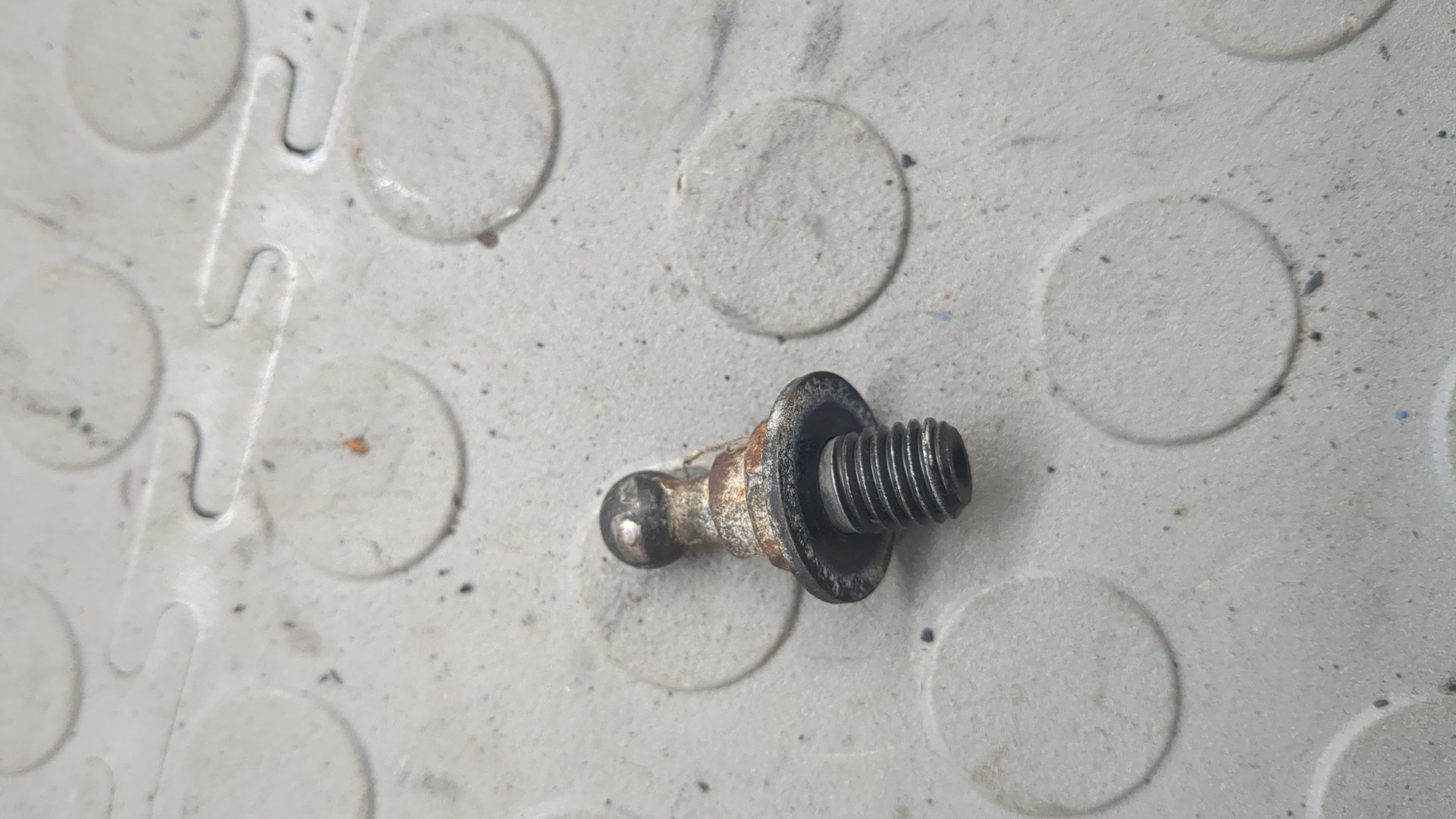 Кронштейн крышки багажника