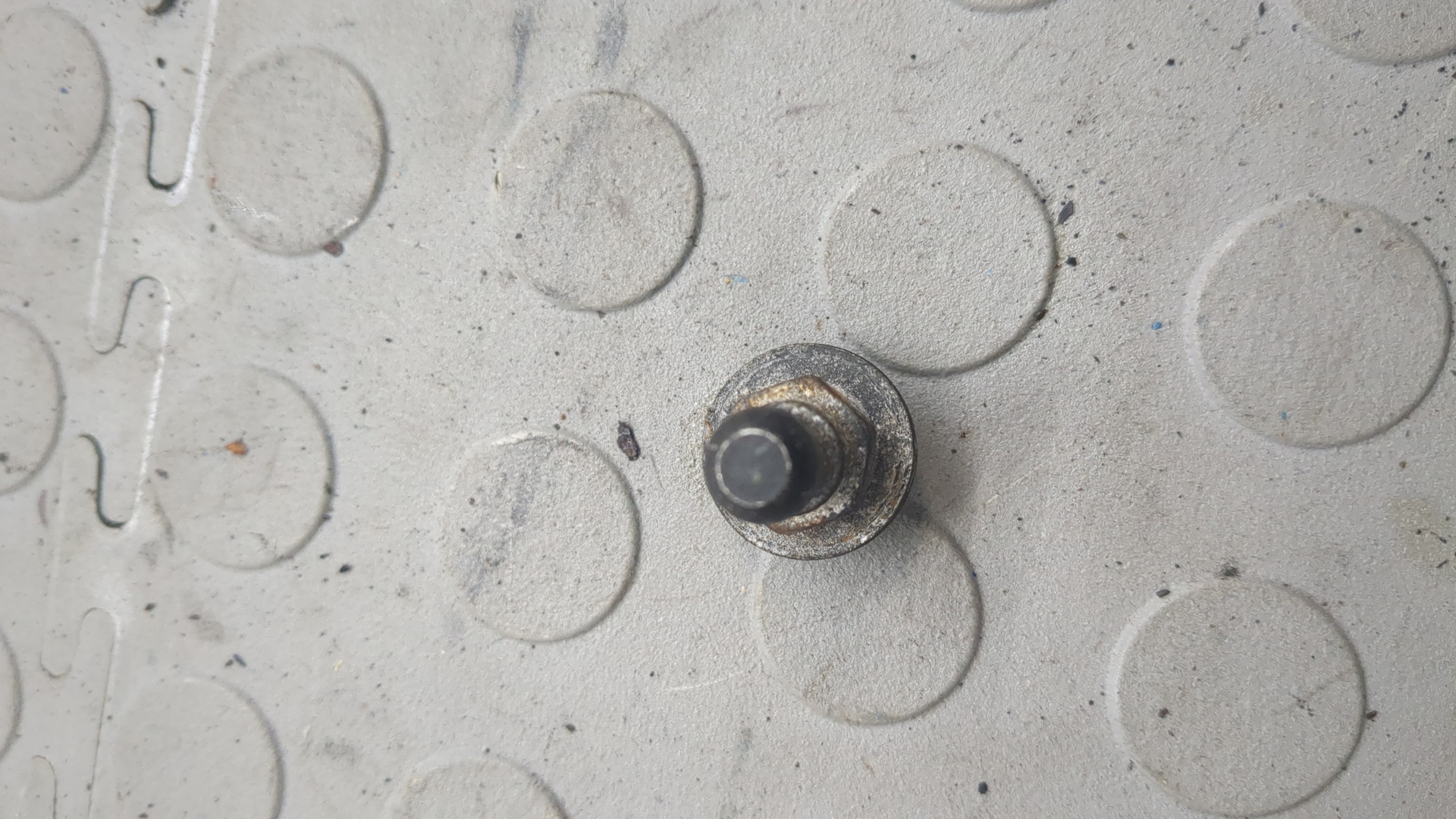 Кронштейн крышки багажника