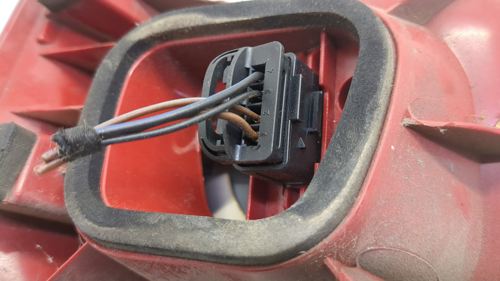 Фонарь задний левый