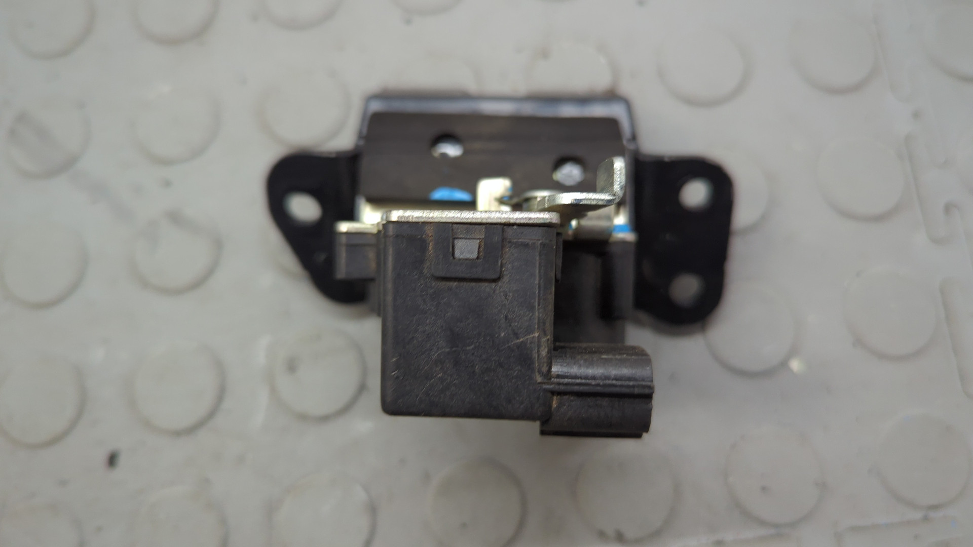 Замок багажника