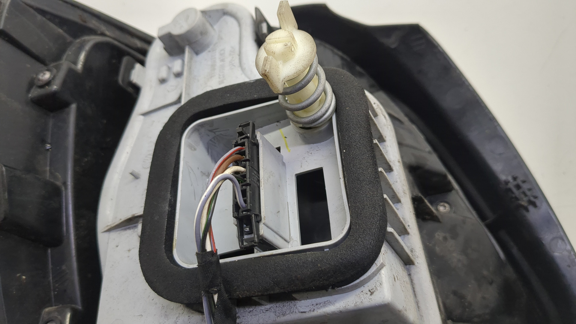 Фонарь задний правый