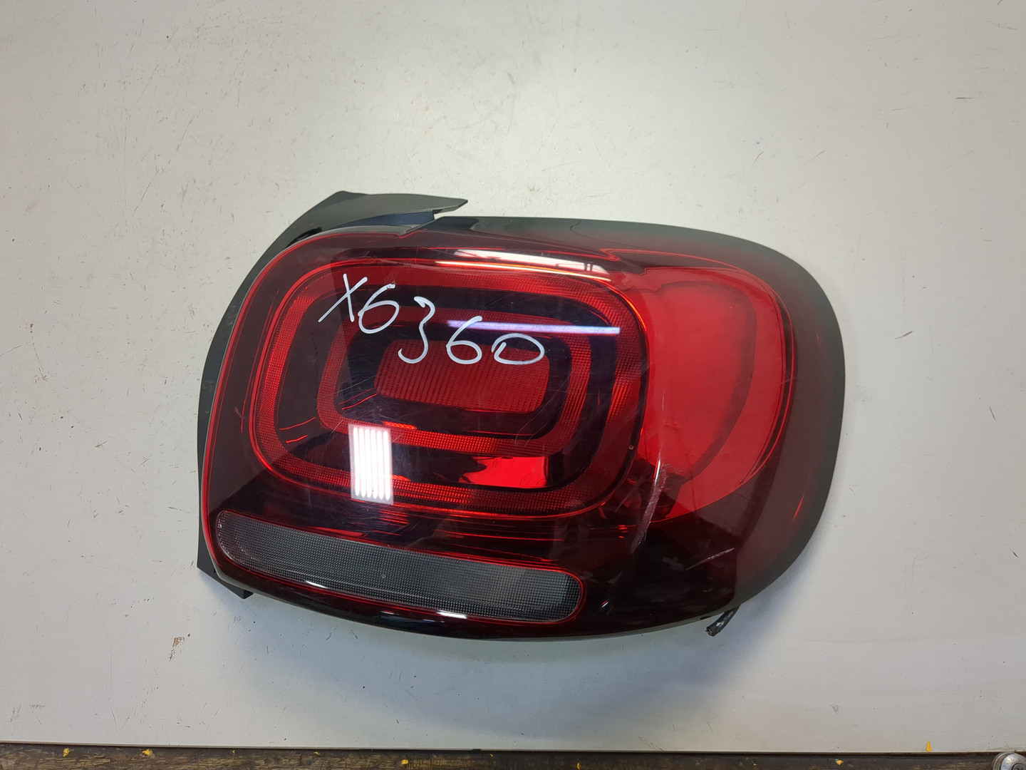 Фонарь задний правый