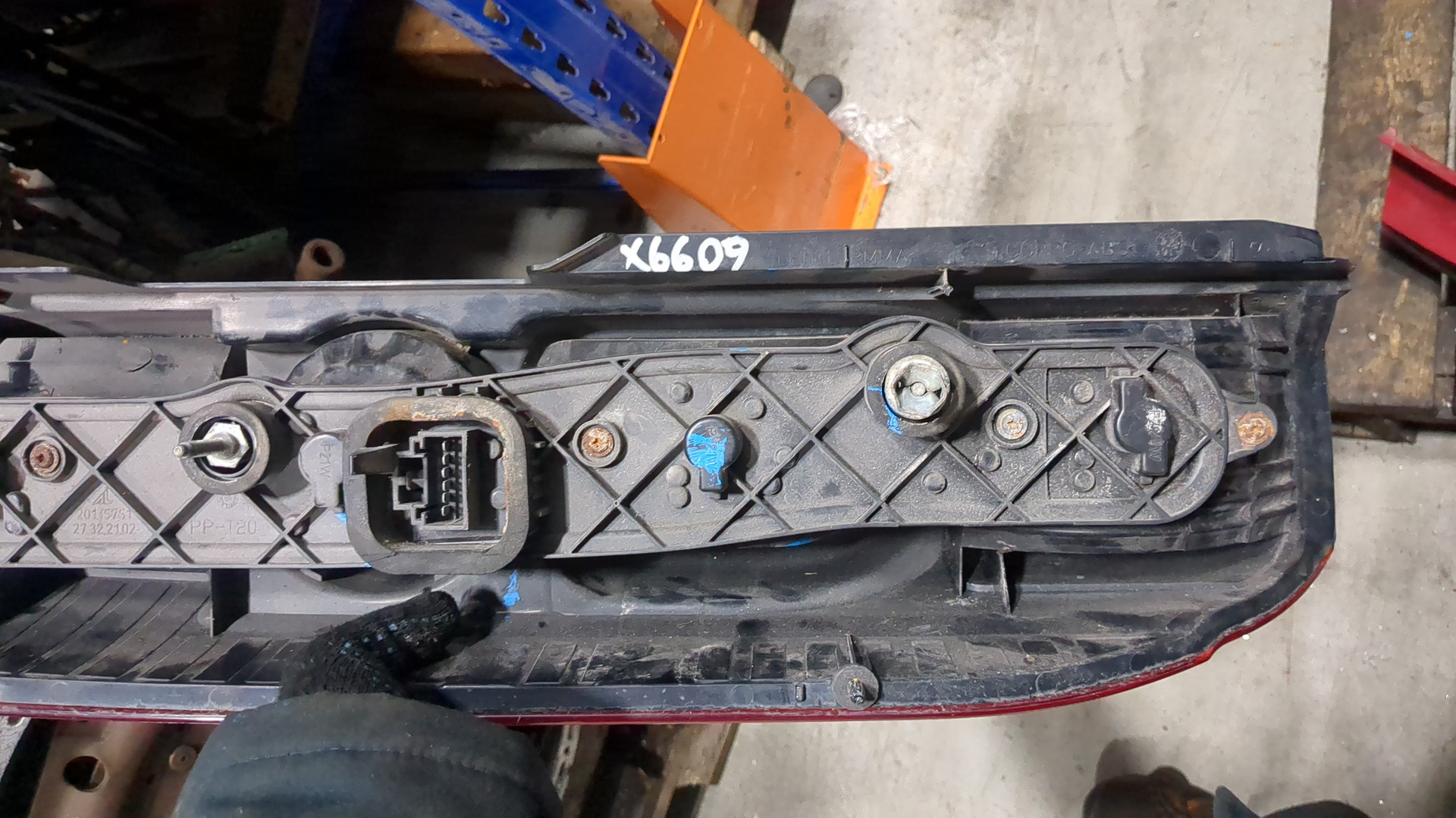 Фонарь задний левый