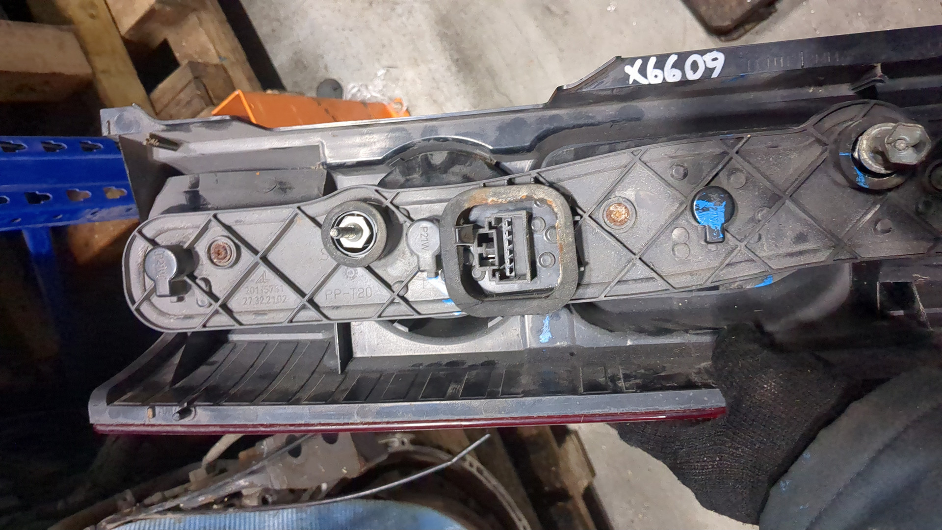 Фонарь задний левый