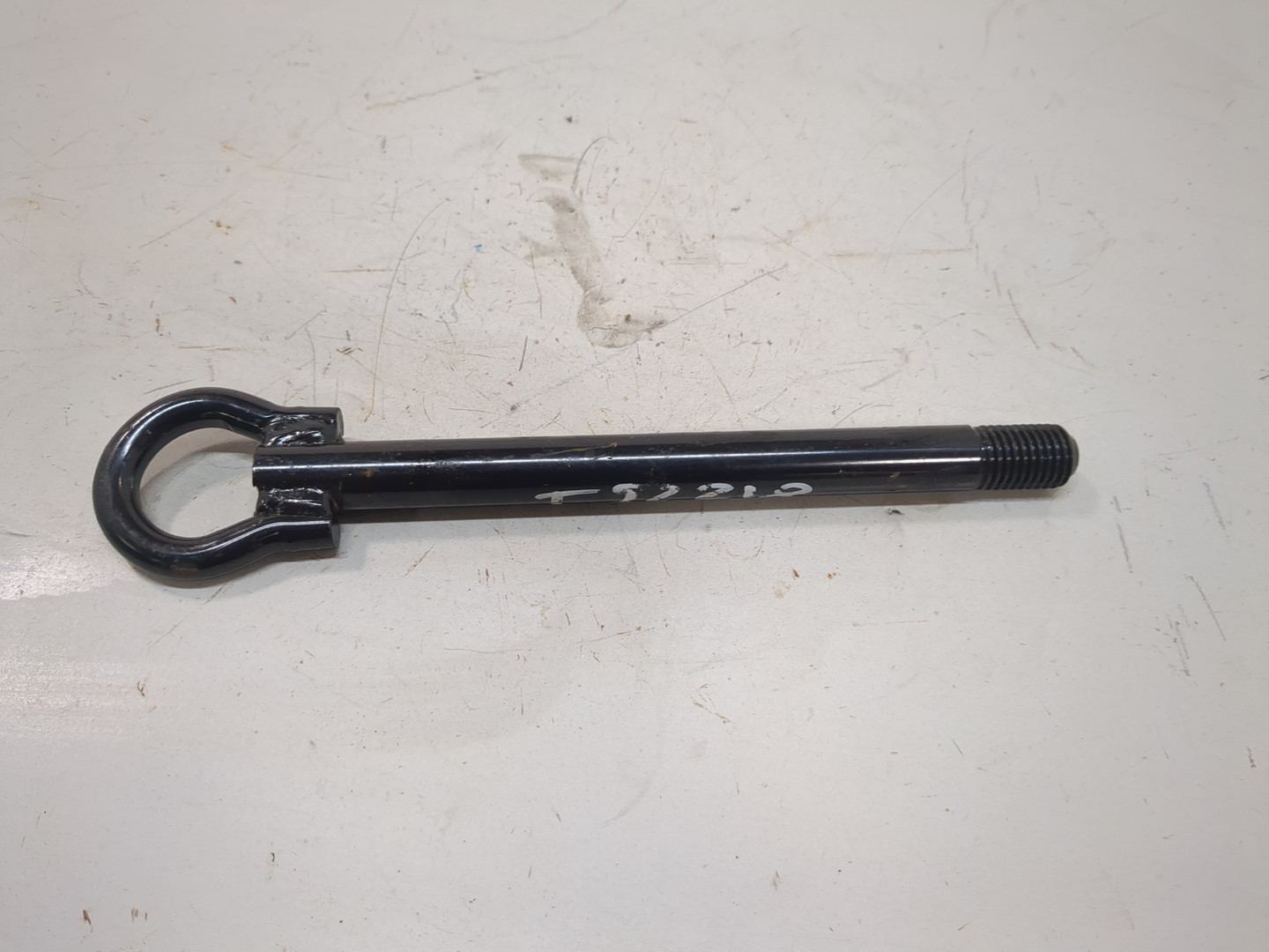 Крюк буксировочный