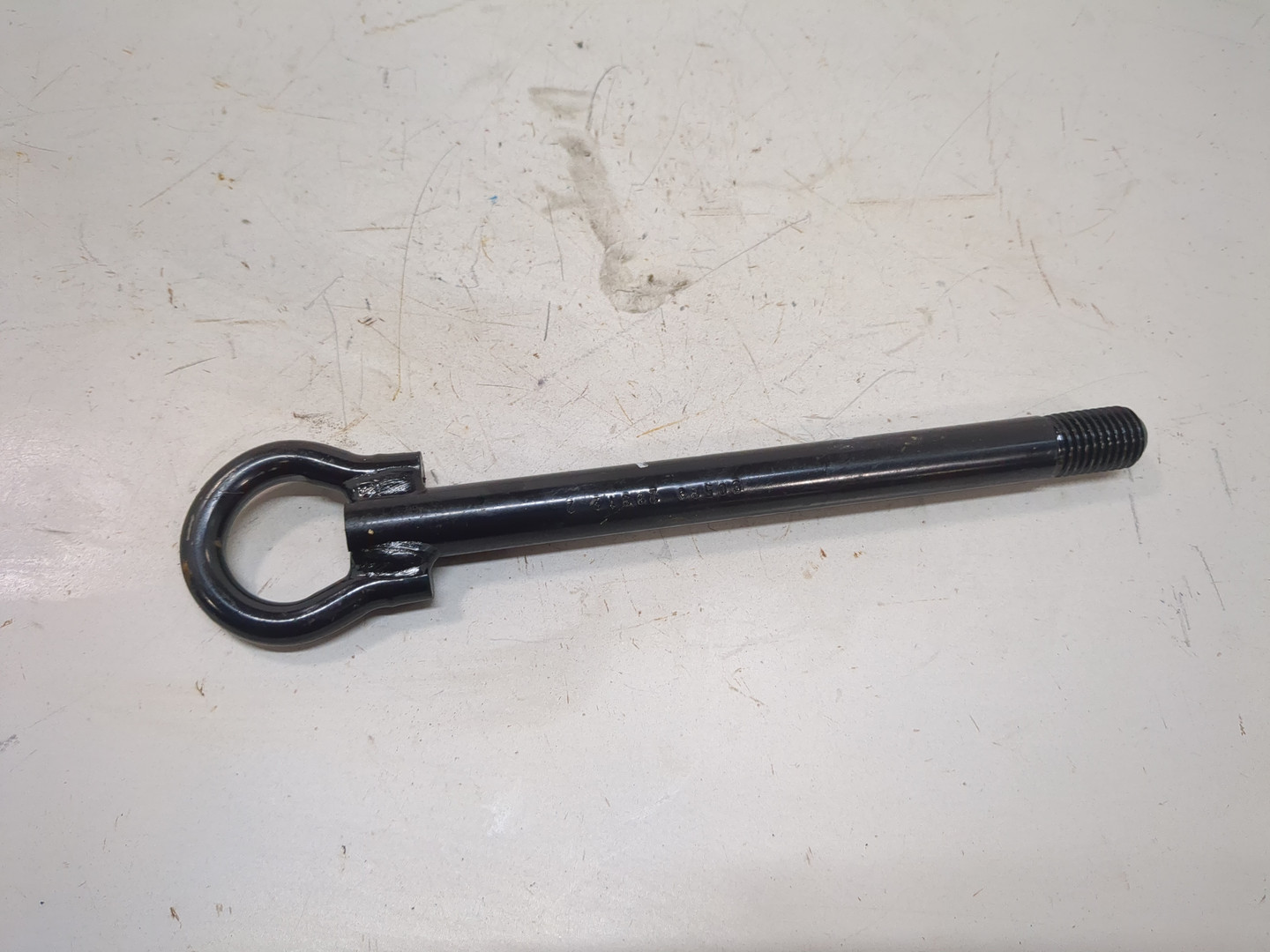 Крюк буксировочный