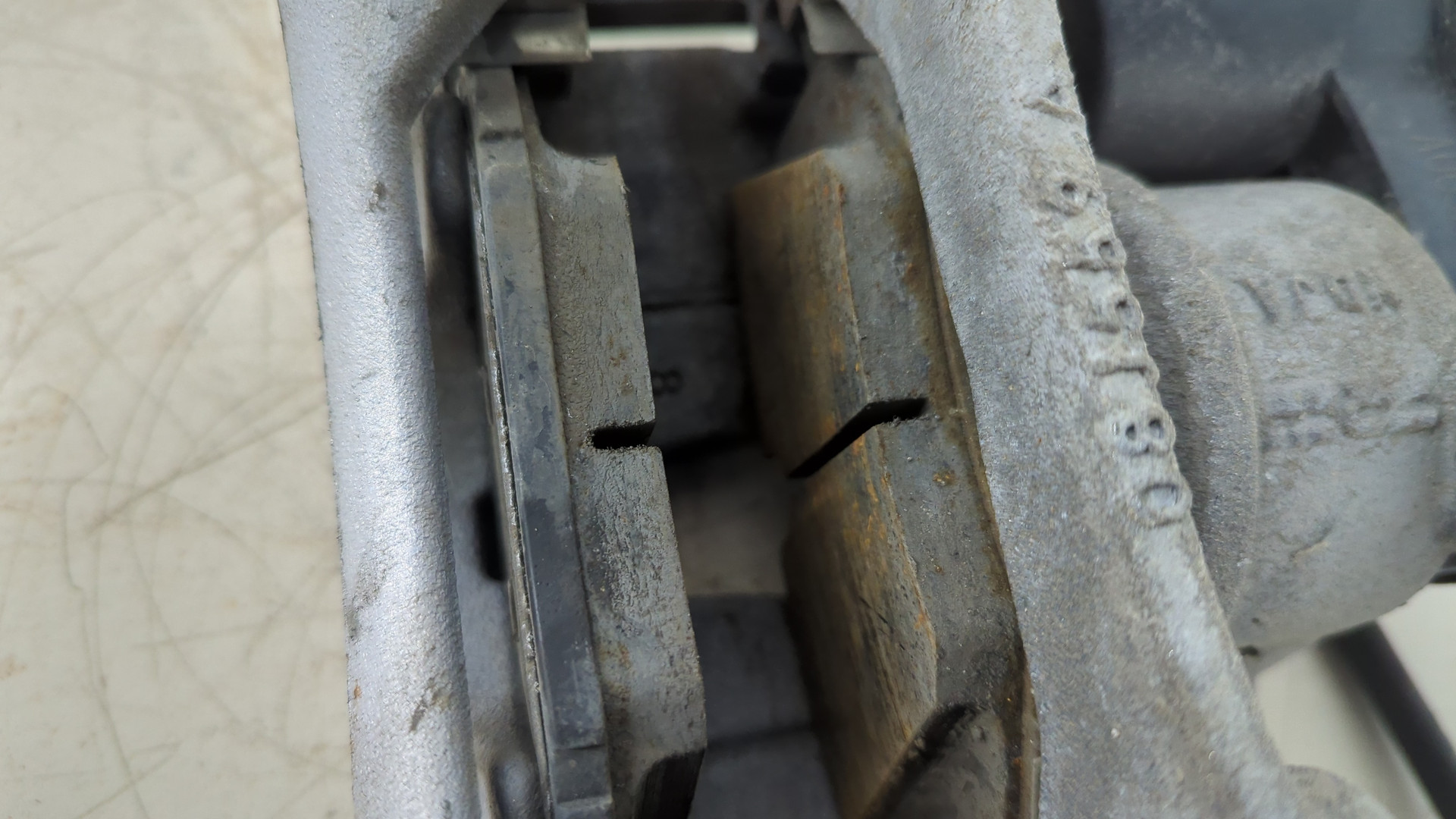 Суппорт передний правый