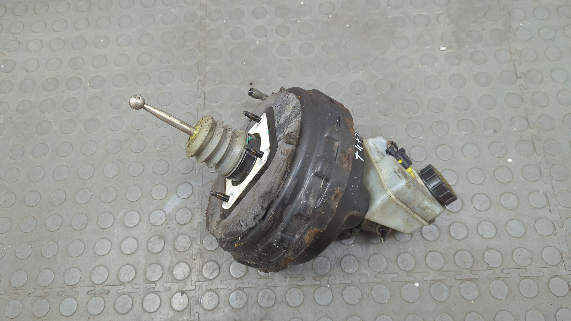 Цилиндр тормозной главный