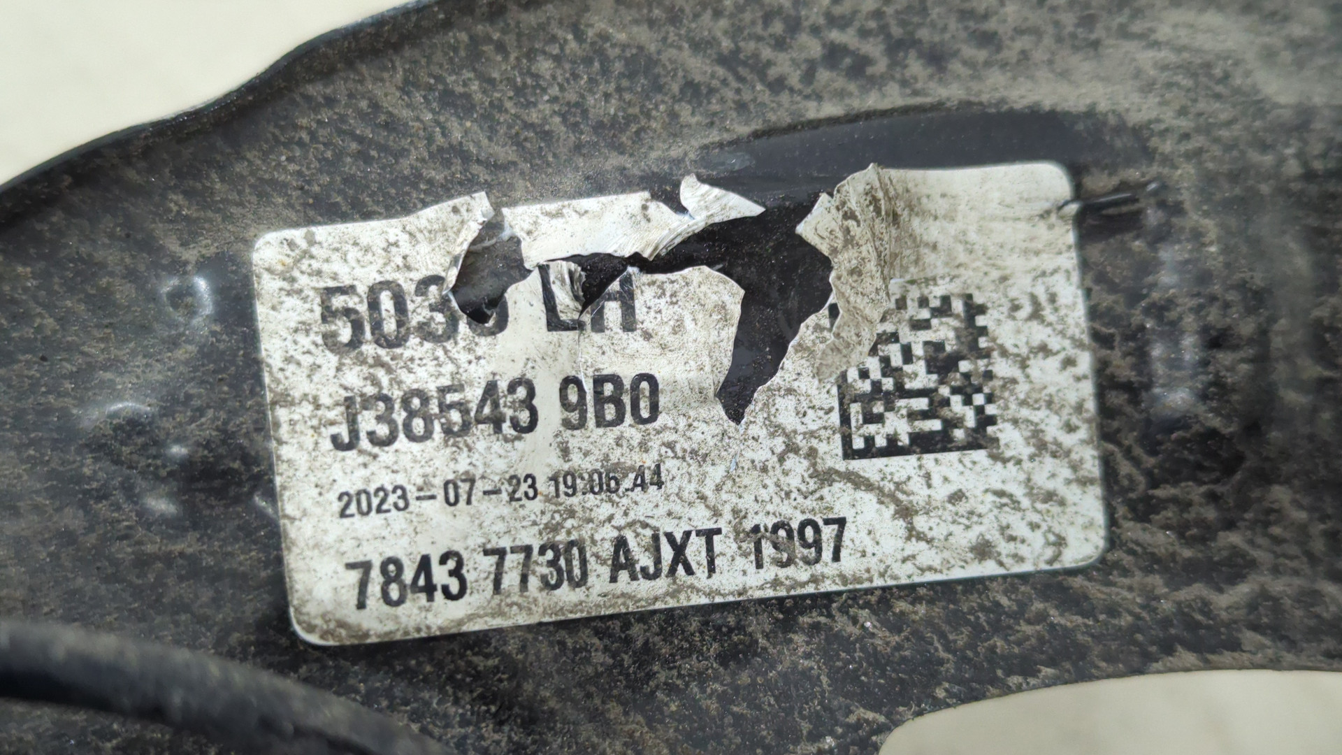 Кулак поворотный передний левый