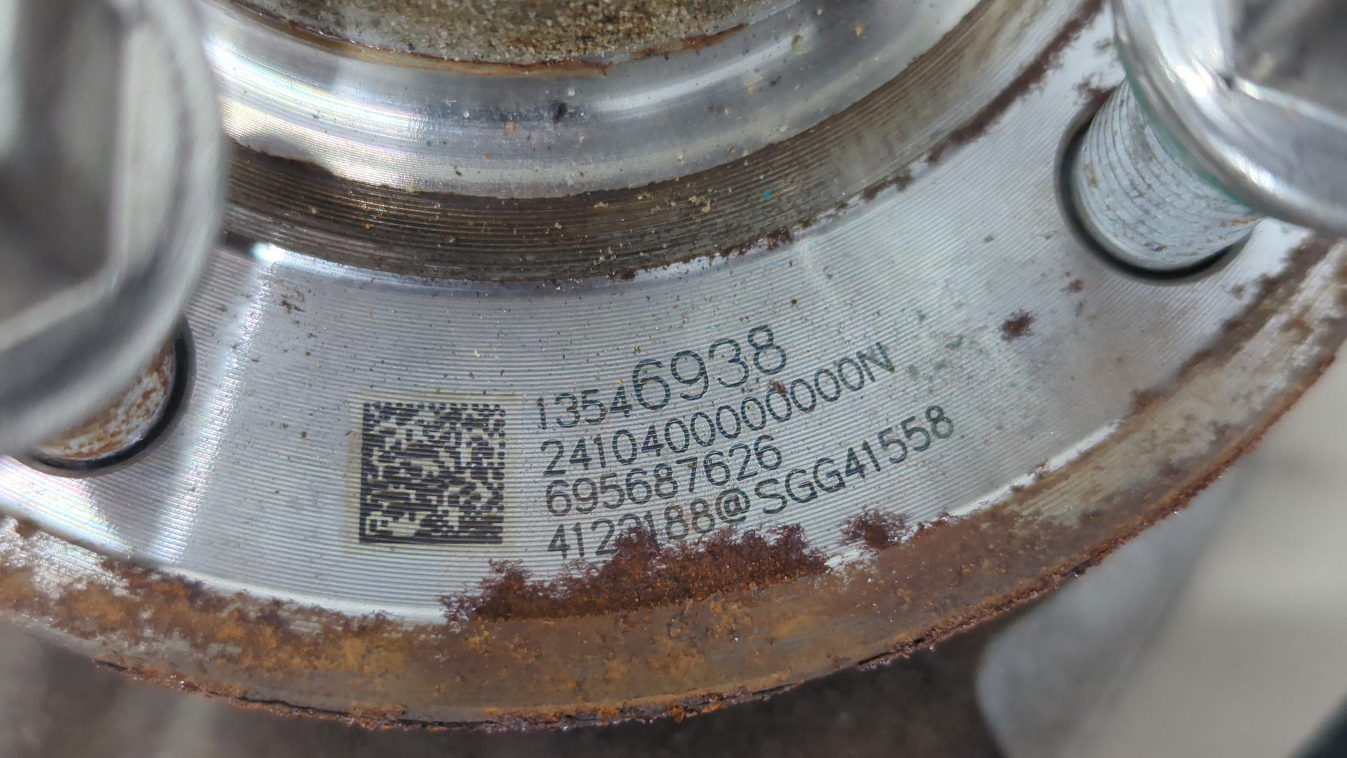 Кулак поворотный передний левый