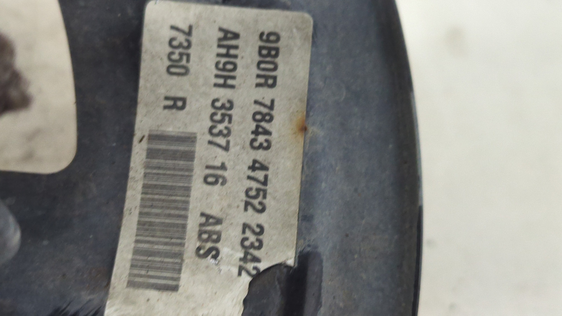 Кулак поворотный передний правый