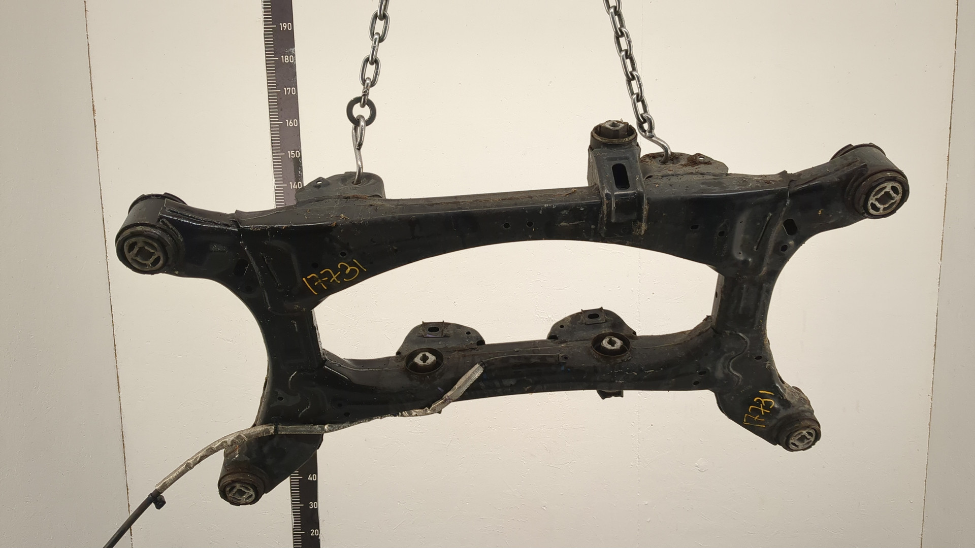 Балка задняя