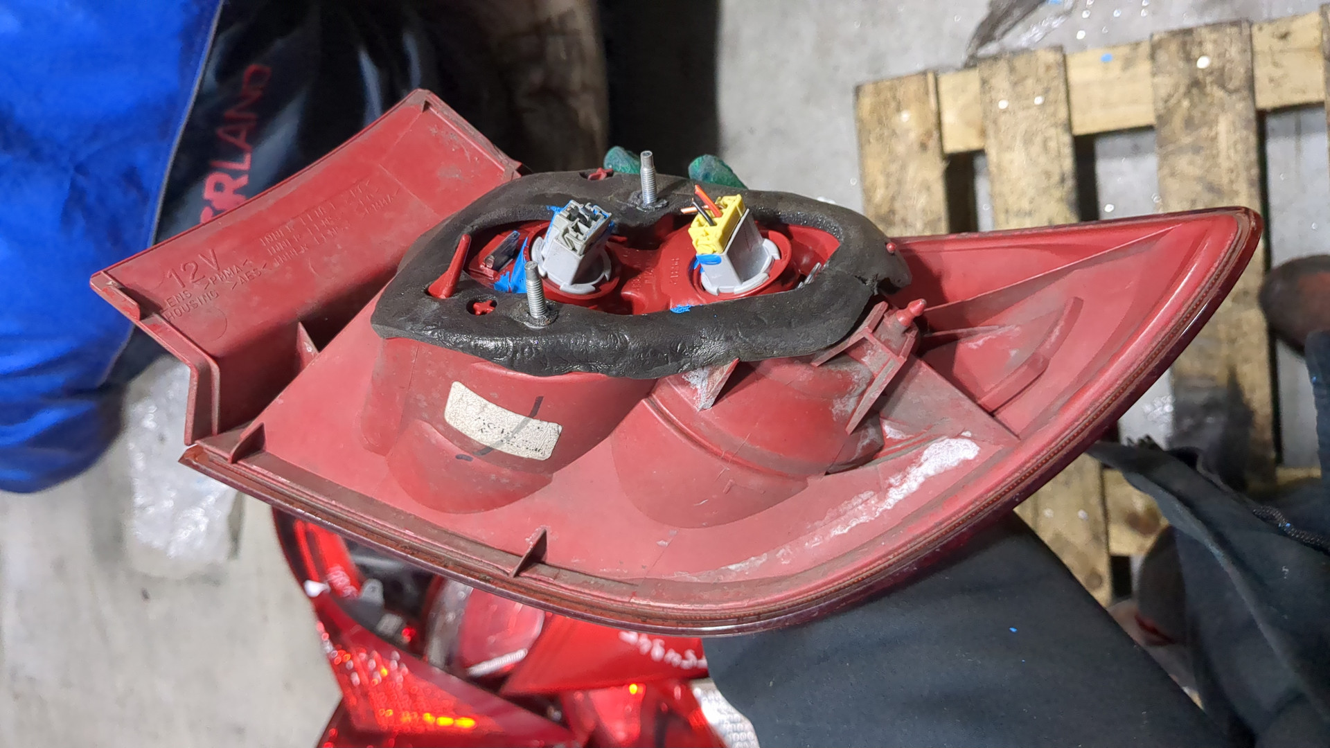 Фонарь задний левый