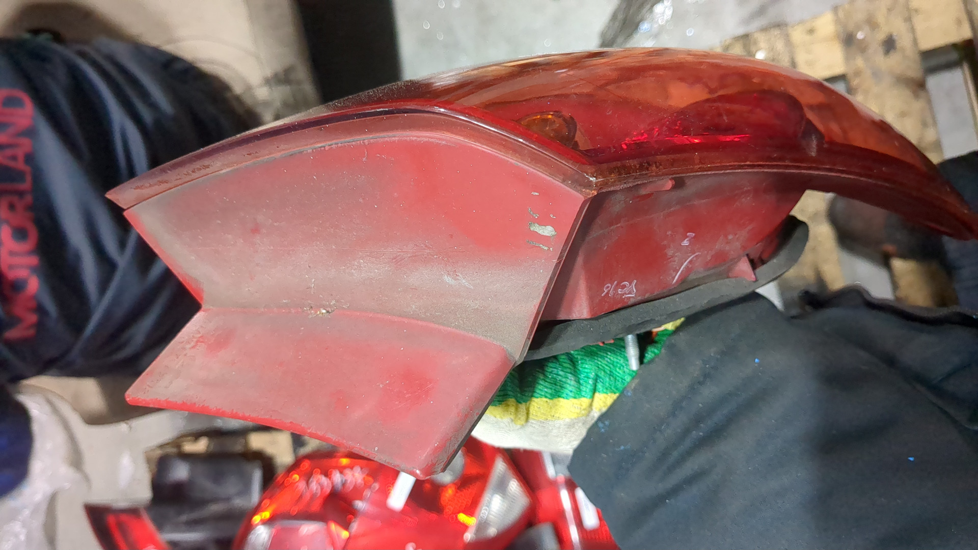 Фонарь задний левый