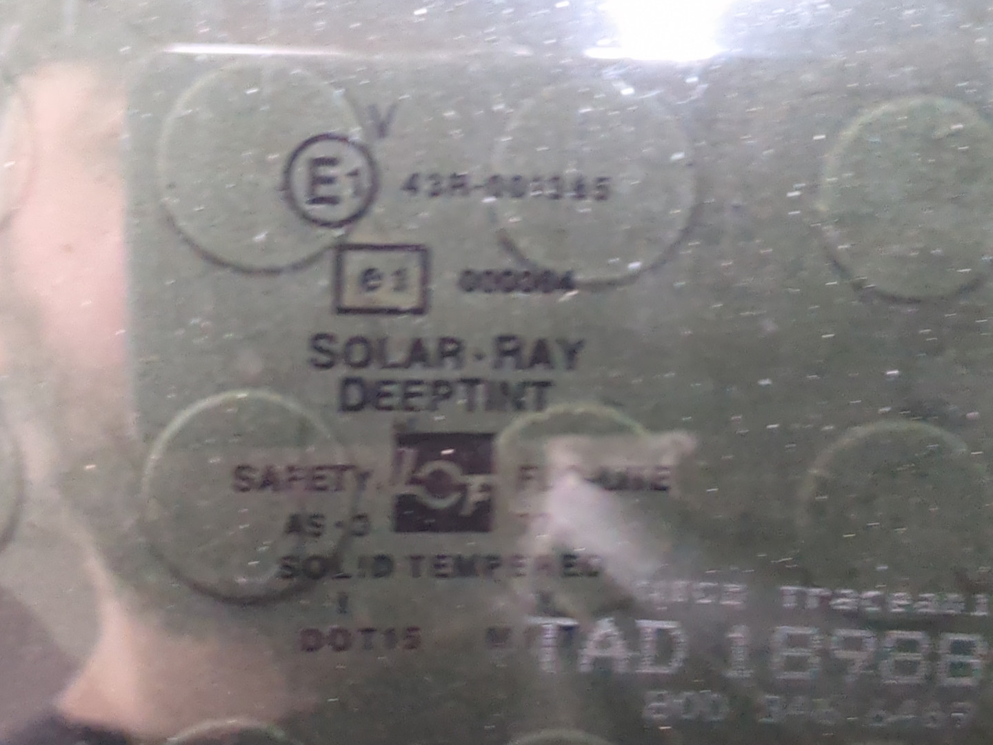 Стекло двери задней левой