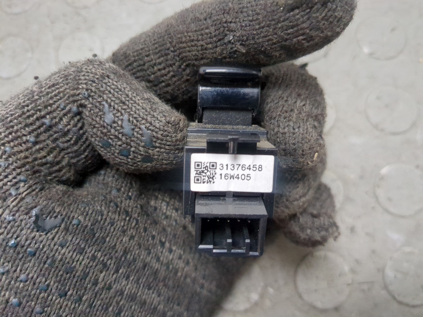 Кнопка стеклоподъемника