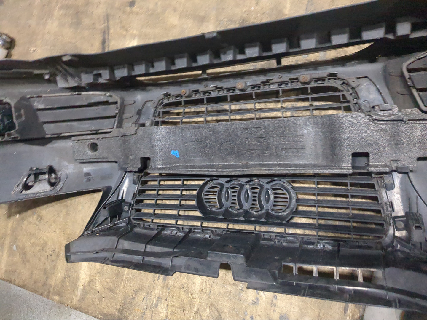 Бампер передний